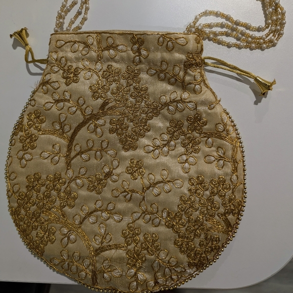 Embroidery pouch - Picture 4 of 5